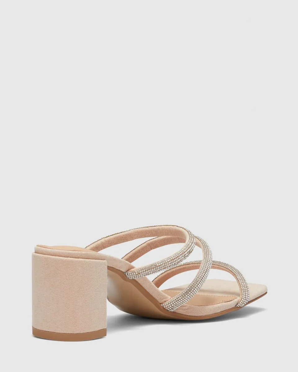 PELAKA / Nude
